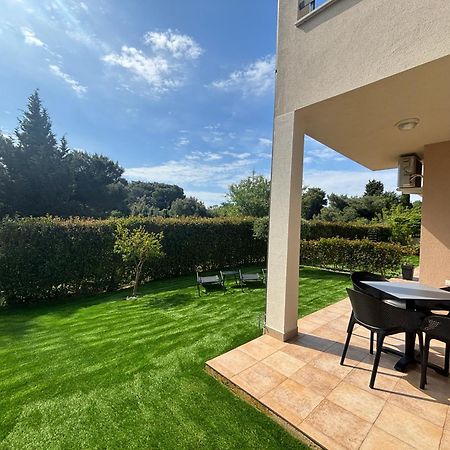 Apartment Punta Premantura E With Garden Εξωτερικό φωτογραφία