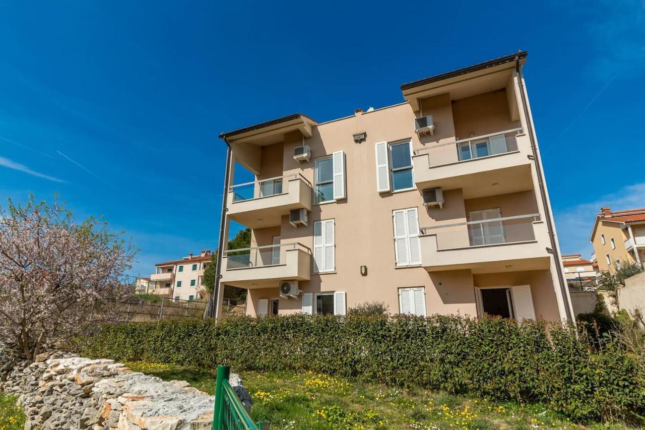 Apartment Punta Premantura E With Garden Εξωτερικό φωτογραφία