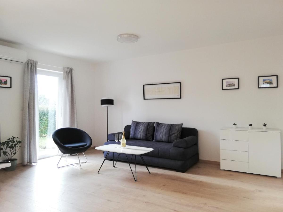 Apartment Punta Premantura E With Garden Εξωτερικό φωτογραφία