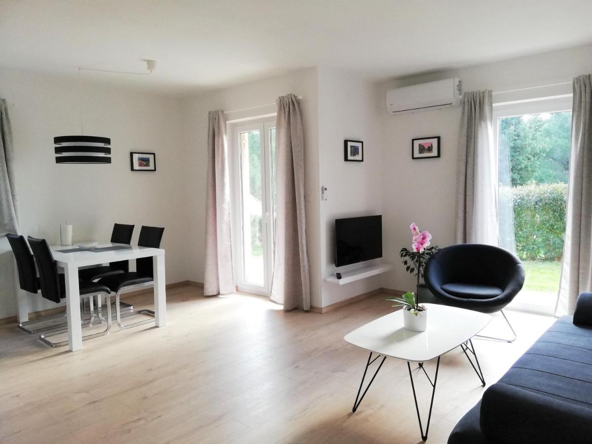 Apartment Punta Premantura E With Garden Εξωτερικό φωτογραφία