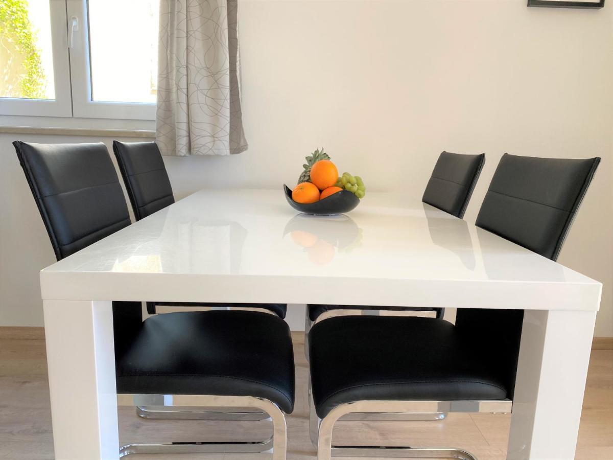 Apartment Punta Premantura E With Garden Εξωτερικό φωτογραφία
