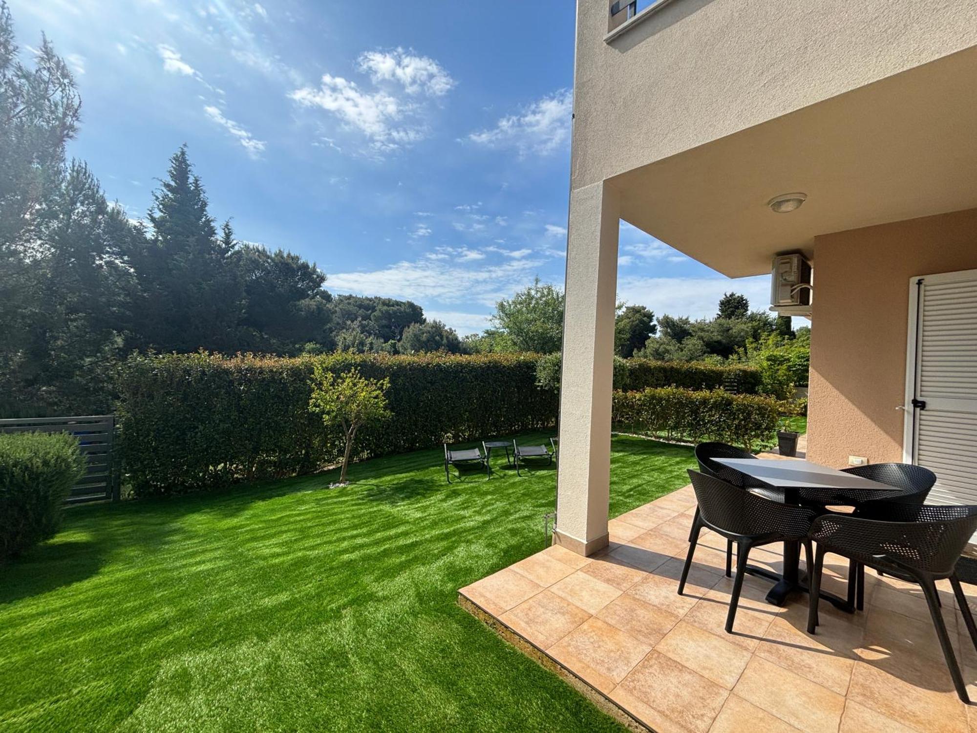 Apartment Punta Premantura E With Garden Εξωτερικό φωτογραφία